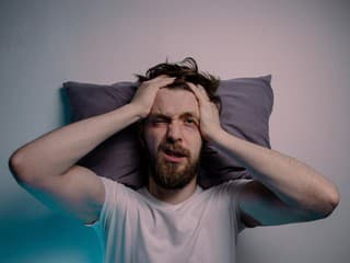 Rátate ovečky každý večer? Tieto potraviny vám NAOZAJ pomôžu zaspať