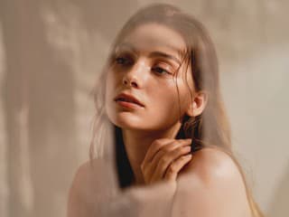 10 zlých návykov, ktoré ničia aj vašu pleť