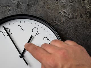 Zmena času: Posun o jednu hodinu ovplyvňuje spánok, hormóny aj srdce. Ako?