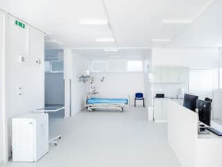 Galantská nemocnica otvorila zrekonštruovanú časť neurologického oddelenia. Nové priestory zlepšujú starostlivosť aj komfort pacientov