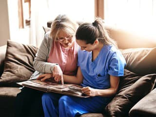 Ako sa čo najdlhšie udržať s „čistou hlavou‟: Odborníci radia, ako sa chrániť pre neurologickými diagnózami