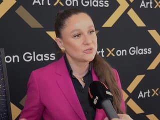 Miriam Schnyder je zakladateľkou ateliéru Art X on Glass: Cibulková na výstave zahviezdila