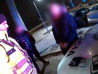 Muž sa napriek zákazu šoférovať premával po uliciach Bratislavy a ešte sa aj priznal k drogám