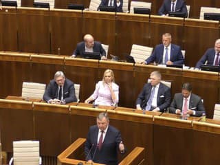 NR SR schválila rozpočet na budúci rok s deficitom 4,94 % HDP