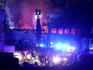 Vo Zvolene horí výrobná hala