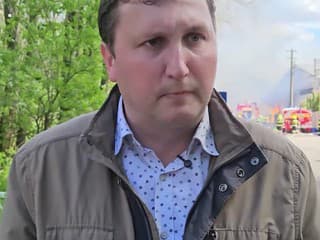 Hasiči zasahujú pri požiari triedičky odpadov v obci Bajč