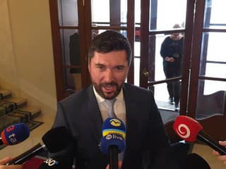 Minister Takáč pred rokovaním vlády sa vyjadruje k aktuálnym témam