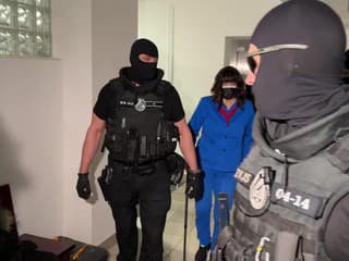 Príchod Mariana Kočnera a Aleny Zsuzsovej na Špecializovaný trestný súd (ŠTS) v Pezinku