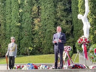 Pellegrini v Kalinove uviedol, že dnešok je pre nás príležitosťou vyjadriť vďaku hrdinom, ktorí toto víťazstvo pre nás vybojovali