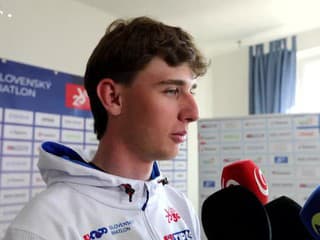 Majster sveta z Arberu Markus Sklenárik počas tlačovej konferencie Slovenského zväzu biatlonu