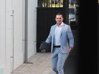 Richard Glück počas rokovania predsedníctva SMERU na Úrade vlády