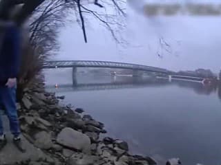 Žena spadla do Dunaja, rozhodovali minúty!