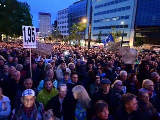 Na Námestí SNP sa konalo zhromaždenie zvolané opozičnými stranami
