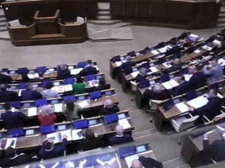 Parlament o stave stíhania korupcie nerokoval, poslanci neschválili program