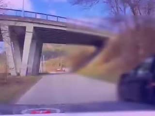 Divoké video z policajnej naháňačky