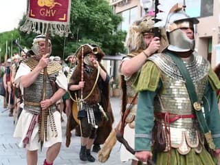 TRNAVA: Historický pochod v rámci podujatia Romani et barberi
