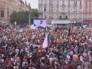 V Prahe ľudia opäť demonštrovali za verejnoprávne médiá, pochodovali k rozhlasu