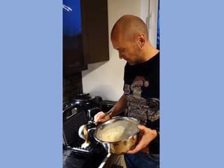 U poslanca Karola Galeka z SaS nesmie počas Vianoc chýbať zapojený wafľovač