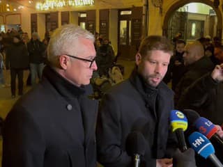 Ivan Korčok a Michal Šimečka pred začiatkom zhromaždenia na námestí SNP v Bratislave