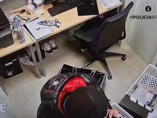 Polícia pátra po páchateľovi krádeže v predajni obchodného centra v Bratislave