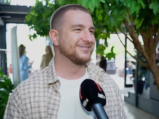Známy influencer rysuje, ale nie do plaviek: Dal sa na... Au, to bude bolieť!