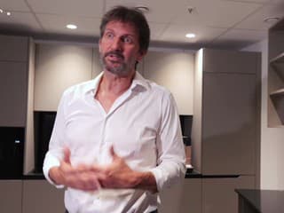 Minister obrany Robert Kaliňák o novom sídle MO SR, bývalej vojenskej ubytovne Hviezda.