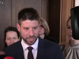 Opozícia kritizuje neotvorenie schôdze k odvolávaniu ministra vnútra M. Š. Eštoka