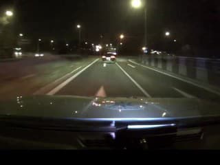 Zbesilá policajná naháňačka, vodič AUDI unikal 240 km/h