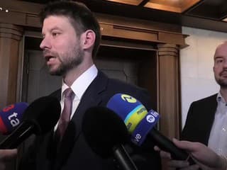 Odvolávanie Gašpara sa nekonalo, post zneužíva vo svoj prospech, tvrdí opozícia