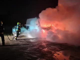 Požiar dodávky v obci Divina: Vznikla škoda za 25-tisíc eur