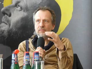 Režisér Čičvák: Barbarstvo nás začína držať v rukách a pod krkom