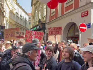 V Prahe sa stretol Pochod za život a jeho odporcovia, zasahovali ťažkoodenci