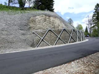 Dokončená sanácia havarijného zosuvu na prístupovej ceste do obce Králiky