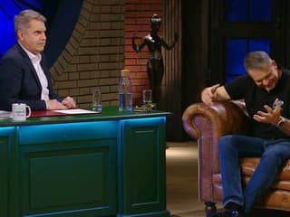 Mareš pred kamerami perlil: Marcin ležal na stole, diváčky sa rehotali ako o dušu!