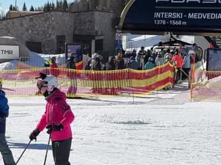 Ranná lyžovačka v lyžiarskom stredisku Štrbské pleso