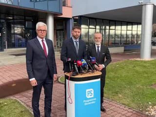 Brífing predsedu Michala Šimečku a PS pred sídlom SEPS-u