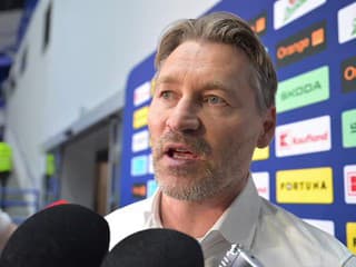 Tréner Vladimír Országh informuje o absencii Erika Černáka na MS vo Švajčiarsku