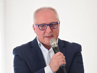 Umelá inteligencia už pomáha pri operáciách mozgu