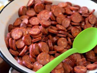 Veľkonočné pohostenie Arcidiecéznej charity Košice pre ľudí bez vlastného domova