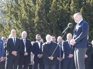 Premiér: Rozhodovať o bezpečnosti Slovenska musia samotní občania