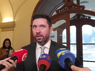 Minister Richard Takáč pri príchode na rokovanie vlády