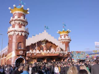 Oktoberfest každý rok láka milióny milovníkov piva