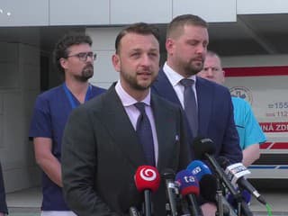 Tlačová konferencia strany Za ľudí a Hnutia Slovensko