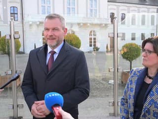 Prezident Peter Pellegrini symbolicky zasadil tulipán spolu s bývalou holandskou veľvyslankyňou