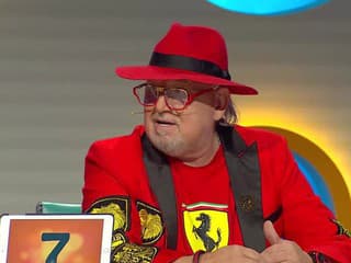 Oklamčák odhalil tajomstvo svojich červených outfitov: Môže za to Juraj Jakubisko!