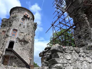 Na hrade Slanec pokračuje obnova