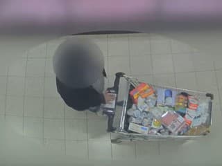 Dvaja bratia predstierali duševné ochorenie, aby od úradov vymámili peniaze, prezradili ich kamerové záznamy