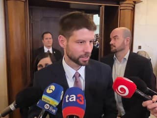 Michal Šimečka sa vyjadril k nočnej schôdzi