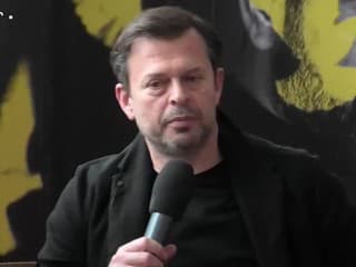 Herec Alexander Bárta o premiére divadelnej hry Hlovík medzi vzbúreným ľudom