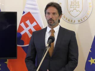 Kaliňák má do konca roka uzatvoriť zmluvy na výrobu a dodanie ďalších F-16